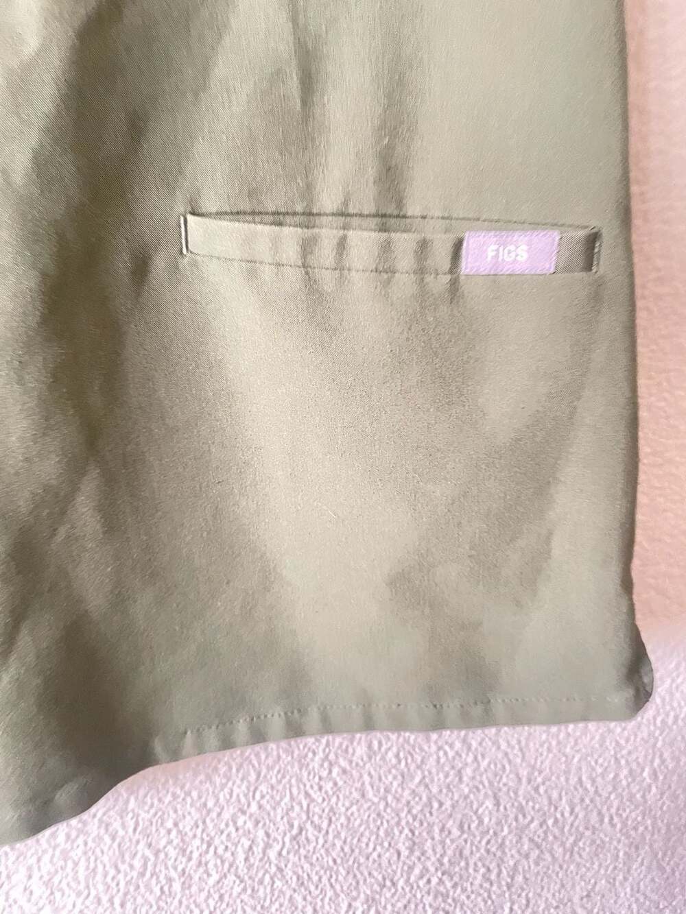 Figs Casma Three-Pocket Scrub Top Olive Green Women's XS - Picture 4 of 6